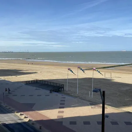 Lumineux Sur La Digue A Knokke-Heist
